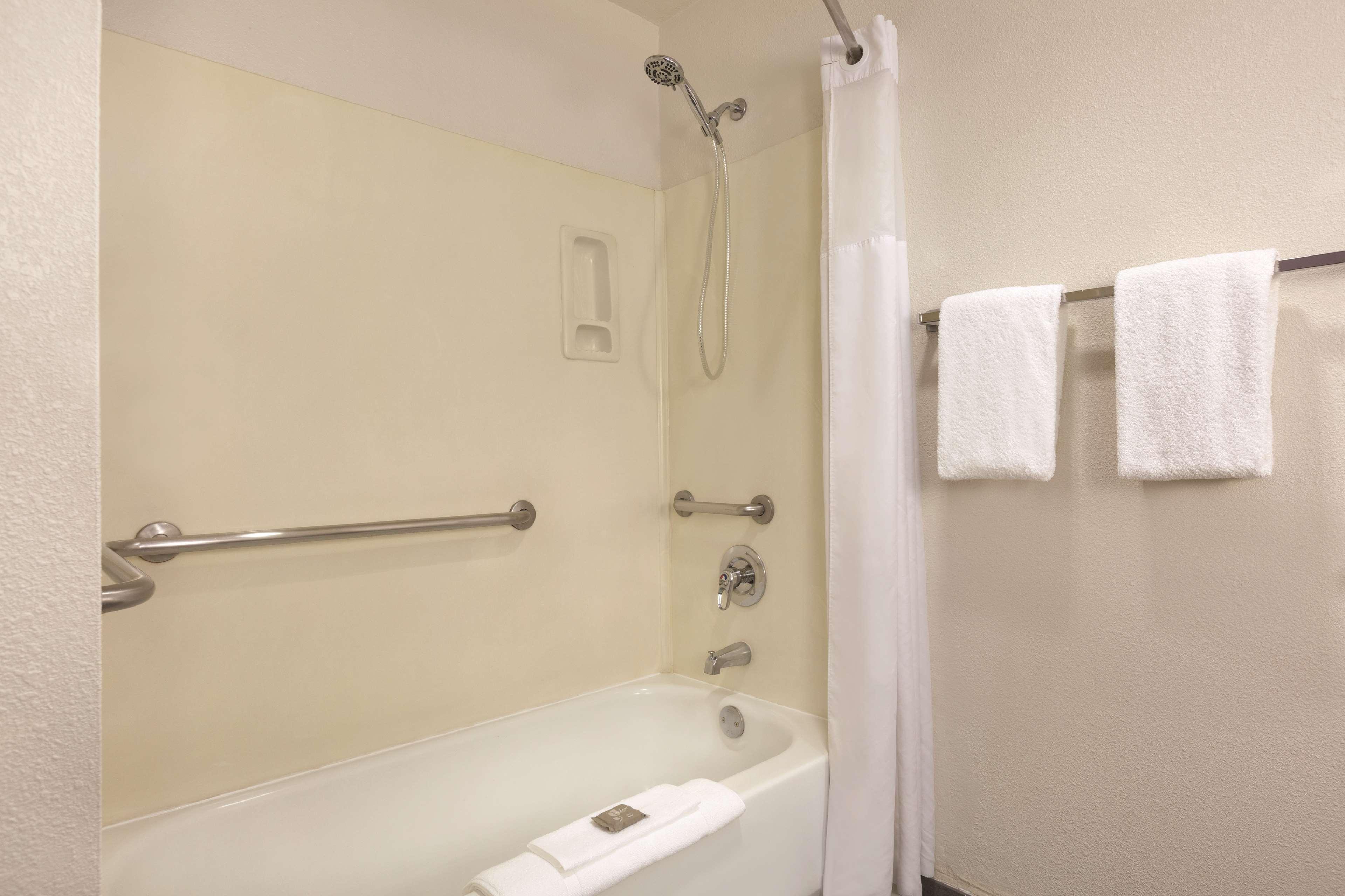 Country & By Radisson, North, Ca Hotel Fresno
