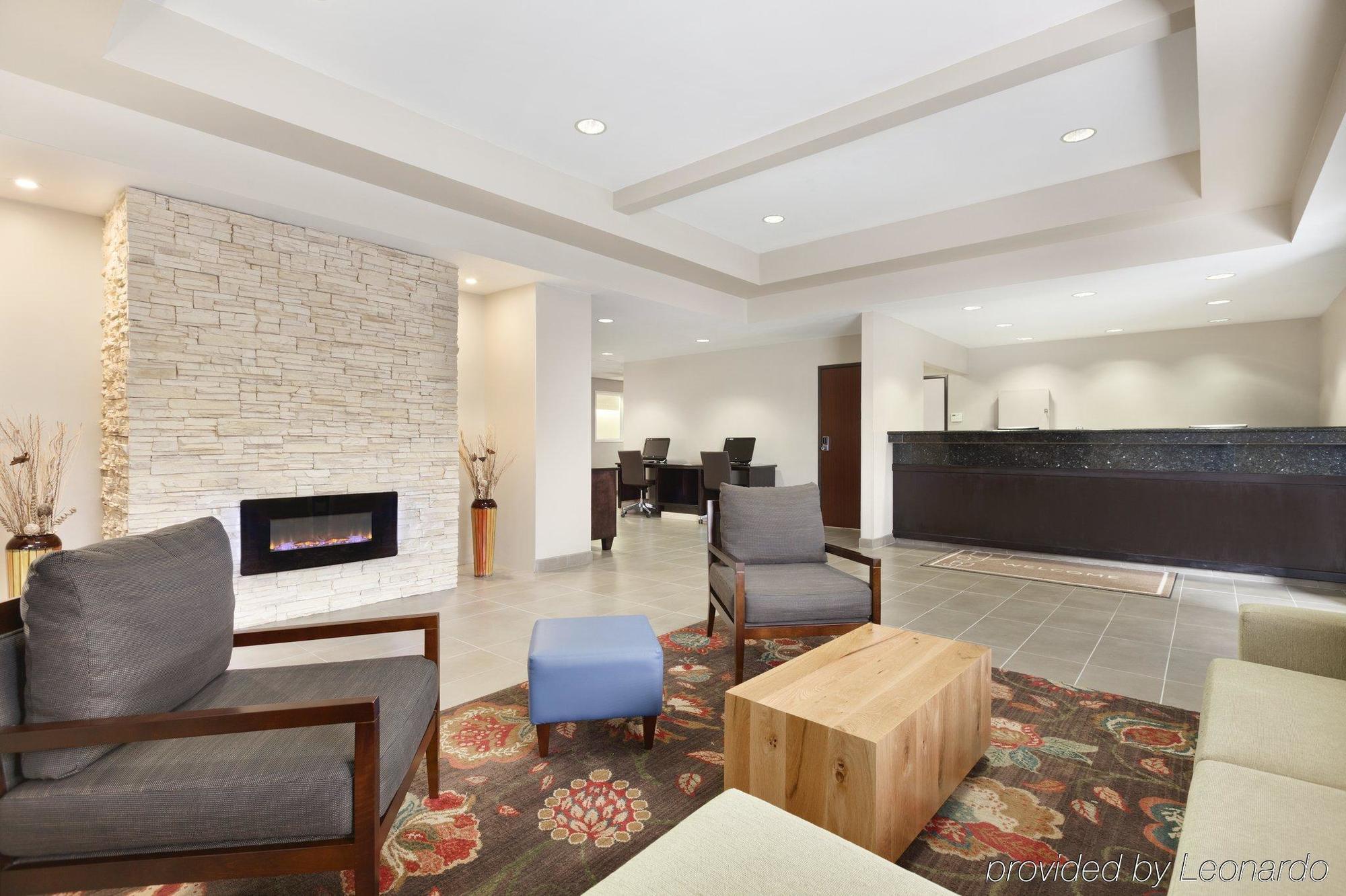 Country & By Radisson, North, Ca