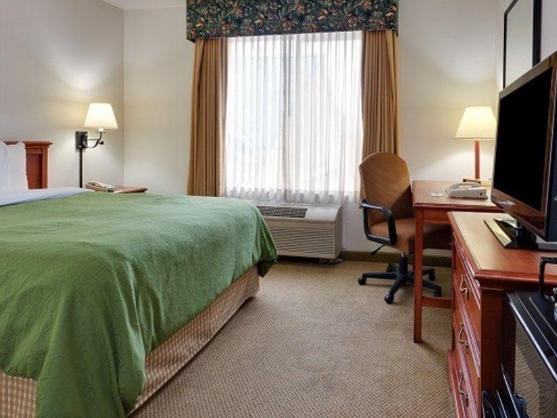 Country & By Radisson, North, Ca Hotel